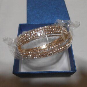 NEW CLEAR RHINESTONE BANGLE CLIPON BRACELET ON GOLD BAND IN BLUE BOX BEAUTIFUL